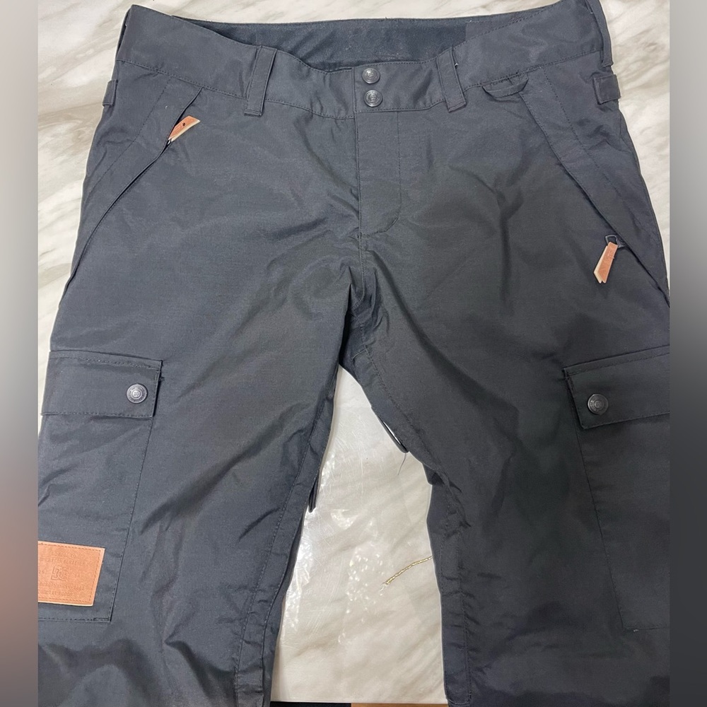 Black large women’s DC snowboarding pants